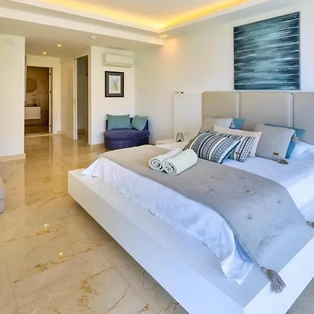 5 Bedroom Close To The Town 1304 Villa *