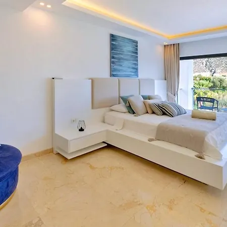 5 Bedroom Close To The Town 1304 Villa *
