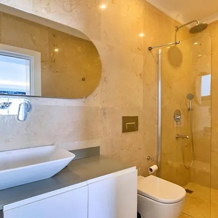 5 Bedroom Close To The Town 1304 Villa *