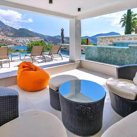 Villa 5 Bedroom Close To The Town 1304 *