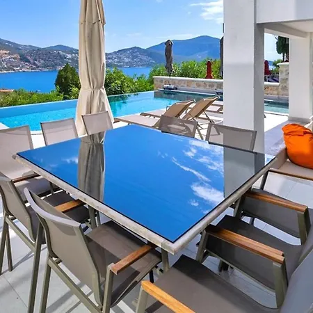 Villa 5 Bedroom Close To The Town 1304