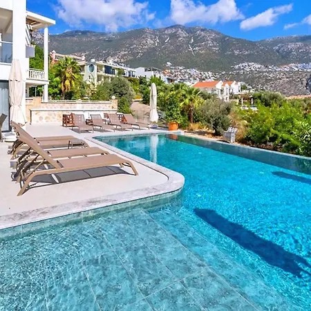 Villa 5 Bedroom Close To The Town 1304