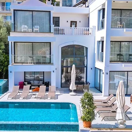 Villa 5 Bedroom Close To The Town 1304 *
