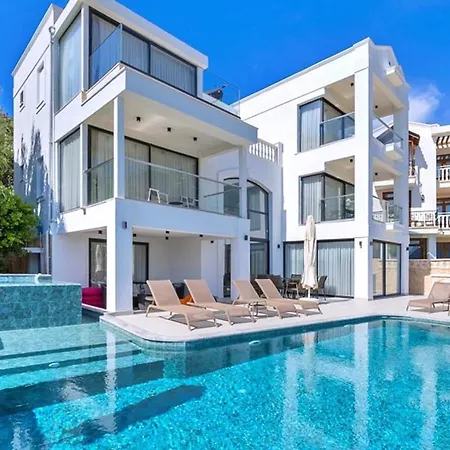 别墅 5 Bedroom Close To The Town 1304 *